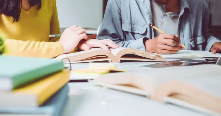 Can’t Speak Fluently? Why Spoken English Classes for Beginners Work