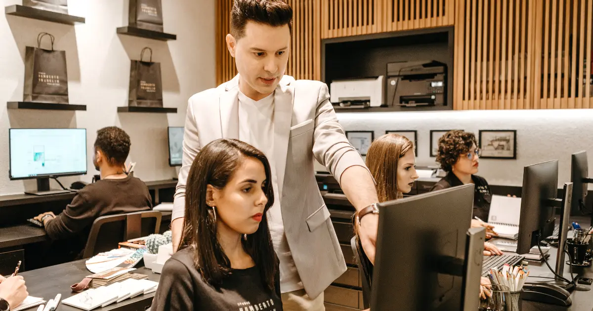 How Online English-Speaking Courses Help You Get Teaching Jobs