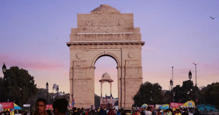 How Best English Speaking Course Helps Students in Delhi