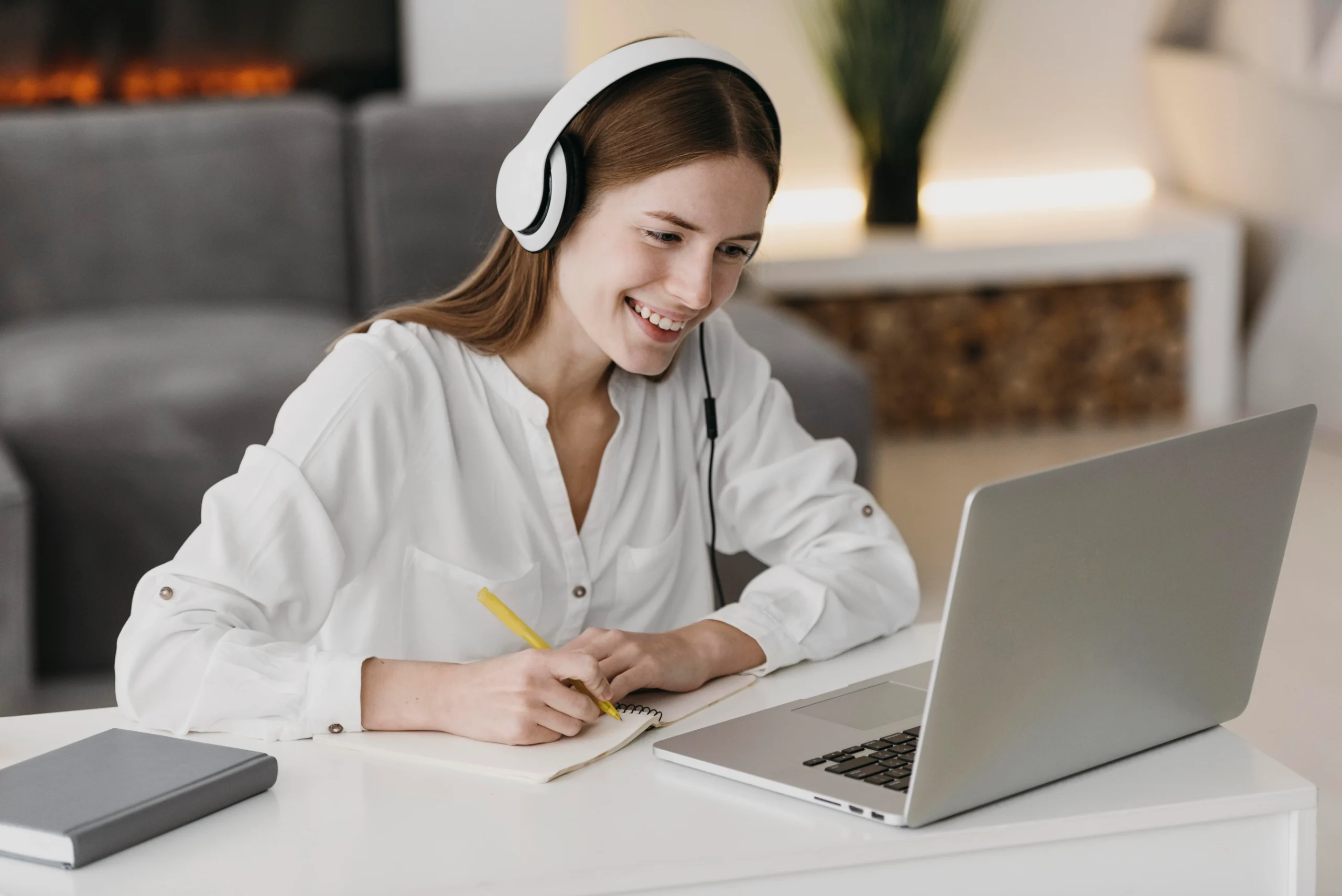 teacher talking with her students online 1 scaled