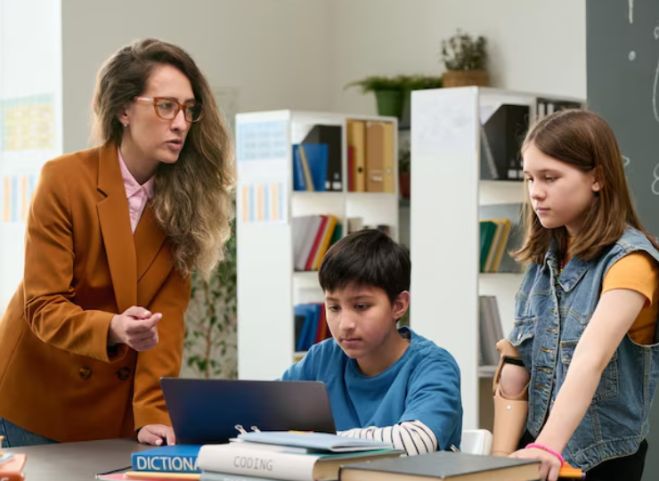 1-on-1 vs Group English Classes for Kids: Which Is Better?