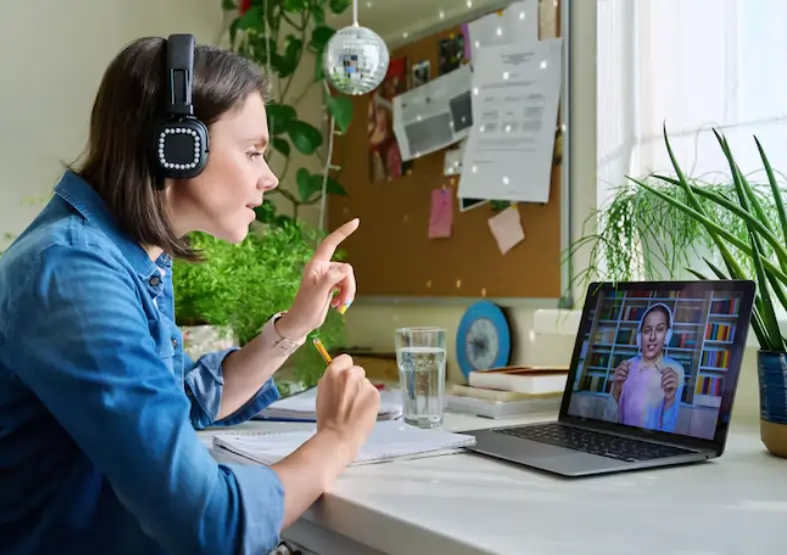 Beginner learning spoken English through online one on one class from home