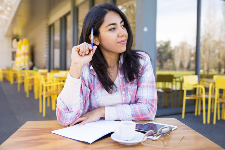 a girl thinking in english
