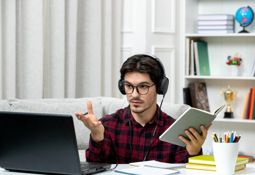 a guy learnig spoken english from speaking fever